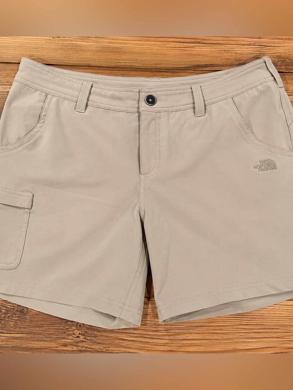 The North Face Women’s Khaki Hiking Cargo Shorts Size 8 Outdoor Travel